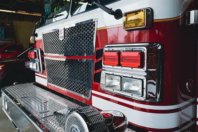 Firefighters Courageously Combat Intense Blaze Near Las Vegas Strip