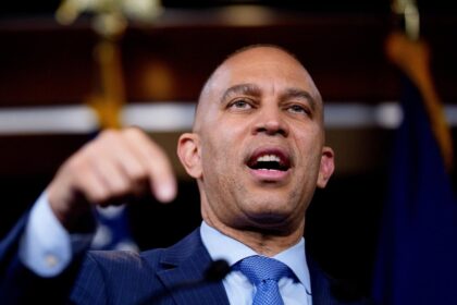 Jeffries Challenges Texas GOP: “Careful What You Wish For” in Redrawing District Lines