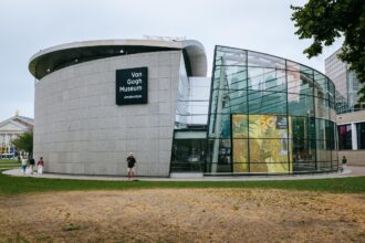Director warns that the Van Gogh Museum may close if the Dutch government doesn’t help fund repairs