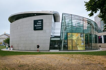 Director warns that the Van Gogh Museum may close if the Dutch government doesn’t help fund repairs