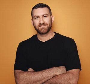 Comedian Noah Gardenswartz Brings the Laughs at Comedy Cellar