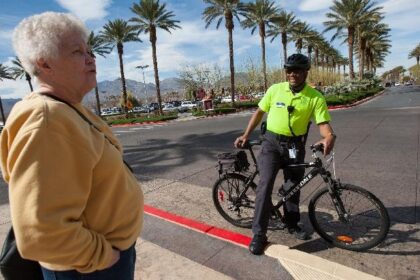 Dark Las Vegas parking lot raises safety concerns among senior residents