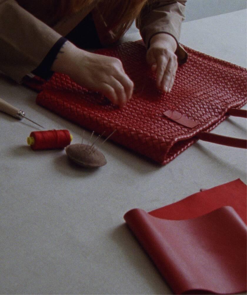 Louise Trotter’s Bottega Veneta premiere delves into the house’s craftsmanship with looks that swirl