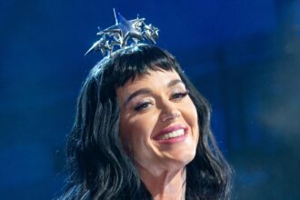 Katy Perry goes unnoticed by Scotland’s soccer coach as his team shares a hotel with pop star