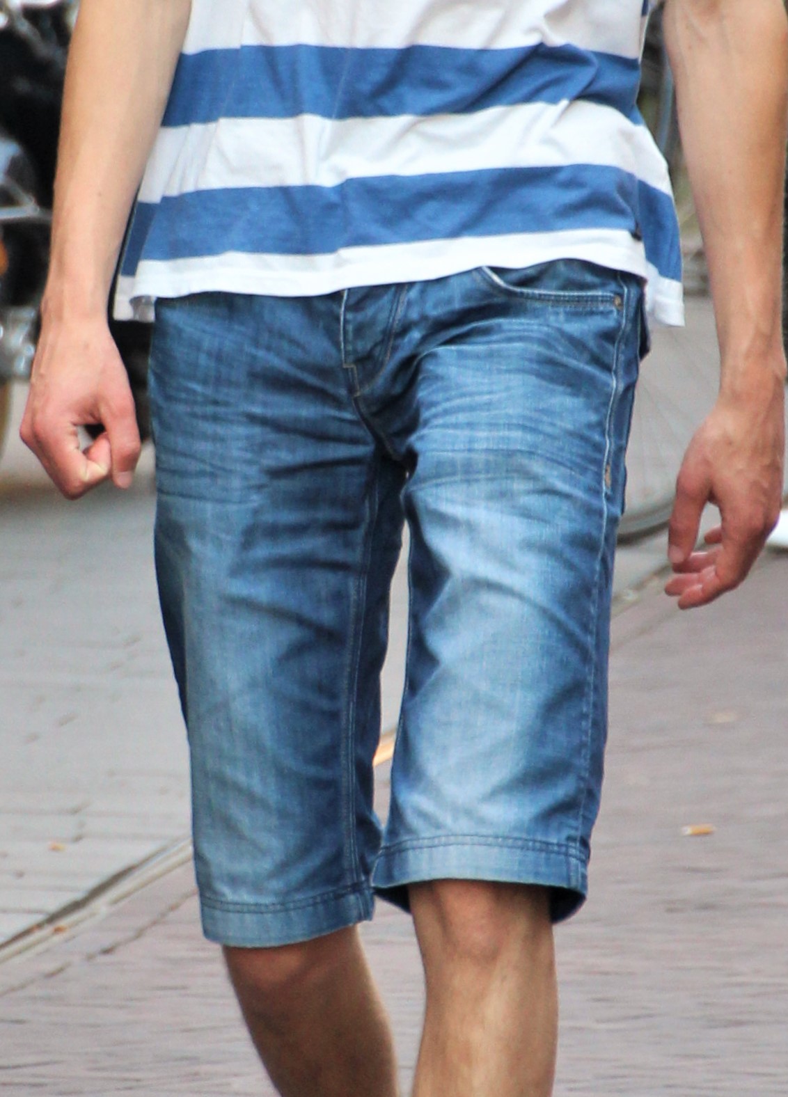 Baggy Jorts Make a Surprise Return (Image Credits: Wikimedia)