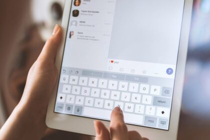 Navigating the Festival Scene: Tips for Solo Festival-Goers