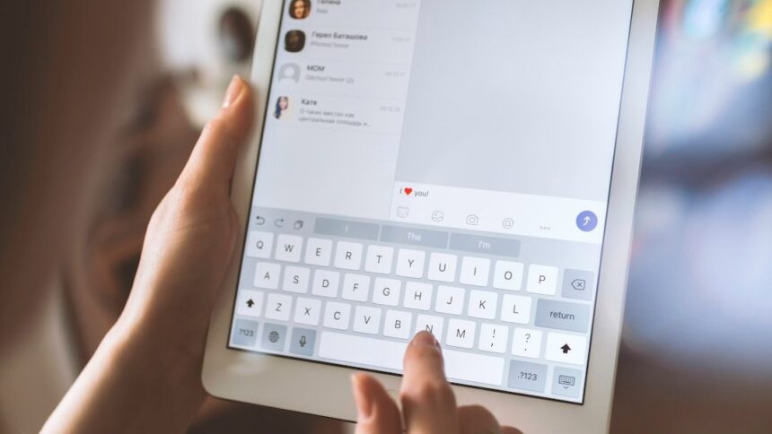 Navigating the Festival Scene: Tips for Solo Festival-Goers