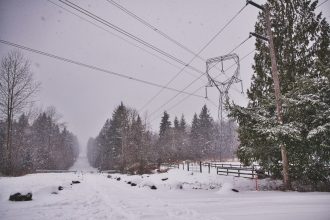 Hundreds remain without power in freezing South
