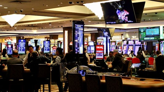 Are Off-Strip Casinos Paying More? Ranking the Best Local Odds in 2026