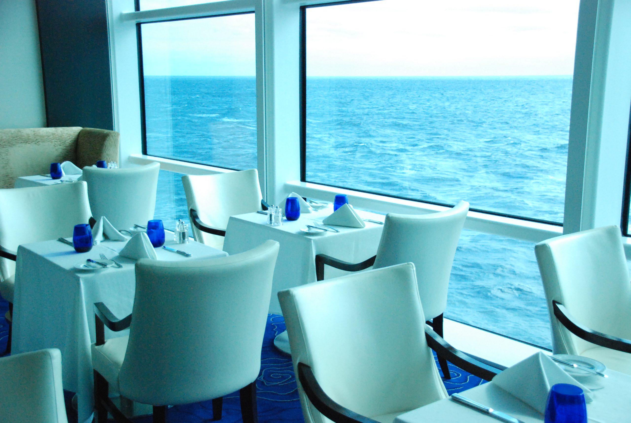 Selena Gomez and Benny Blanco Dine at L.A. Hotspot Max and Helen's