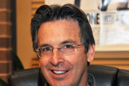 'Lizzie McGuire' Star Robert Carradine Dead at 71