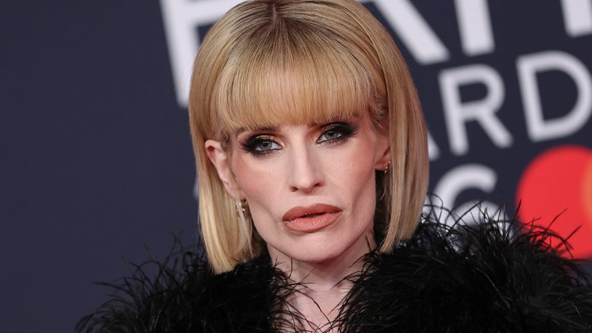 Kelly Osbourne Friends Concerned Over Weight Loss, But Understand She's Grieving