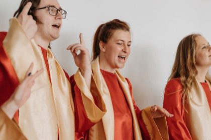 The Science Behind Why Crowd Singalongs Feel Magical