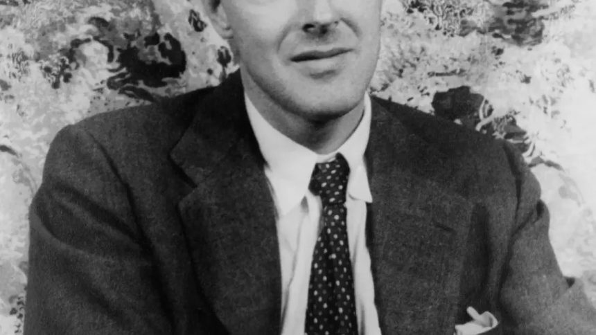 5 Historical Figures Who Had Secret Twin Personalities