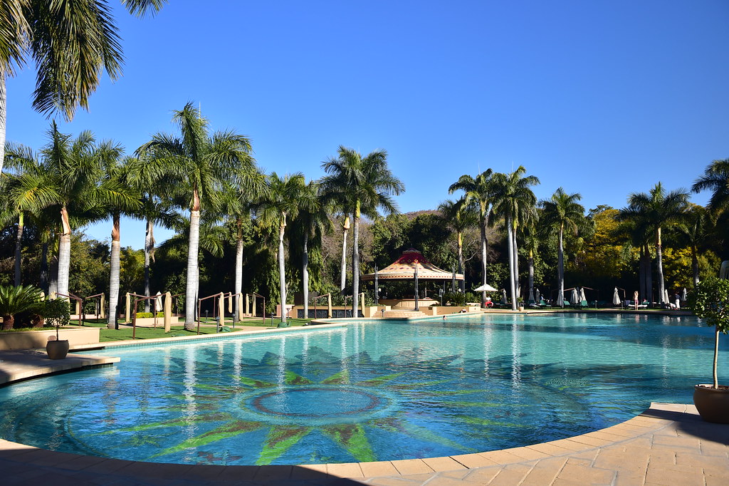 Strip megaresort introduces new summer package for luxury hotel guests