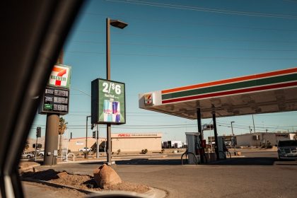 Too early for resorts to try to react to spiking gasoline prices, Las Vegas tourism agency says