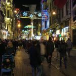 The 'Free Show' Scam: Why Tourists Fall for It and Why Locals Just Walk Away