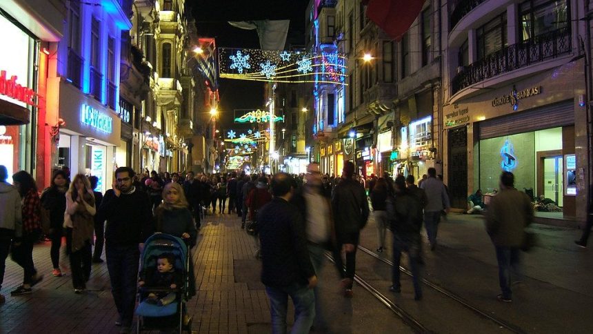 The 'Free Show' Scam: Why Tourists Fall for It and Why Locals Just Walk Away