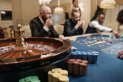The Unspoken Rules of the 'Locals' Casino: How Not to Be 'That Guy'