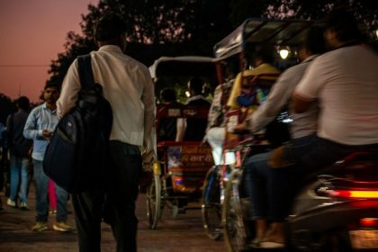 7 Travel Habits That Make You a Target for Pickpockets (According to a Former Thief)