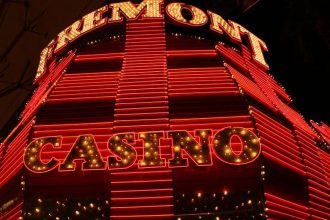 The "No-Tourist" Guide to Fremont Street: How to Navigate the Chaos