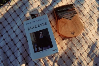 9 Shocking Plot Twists That Made Readers Gasp