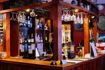 5 Vegas Dive Bars Where the Drinks Are Cheap and the History Is Rich