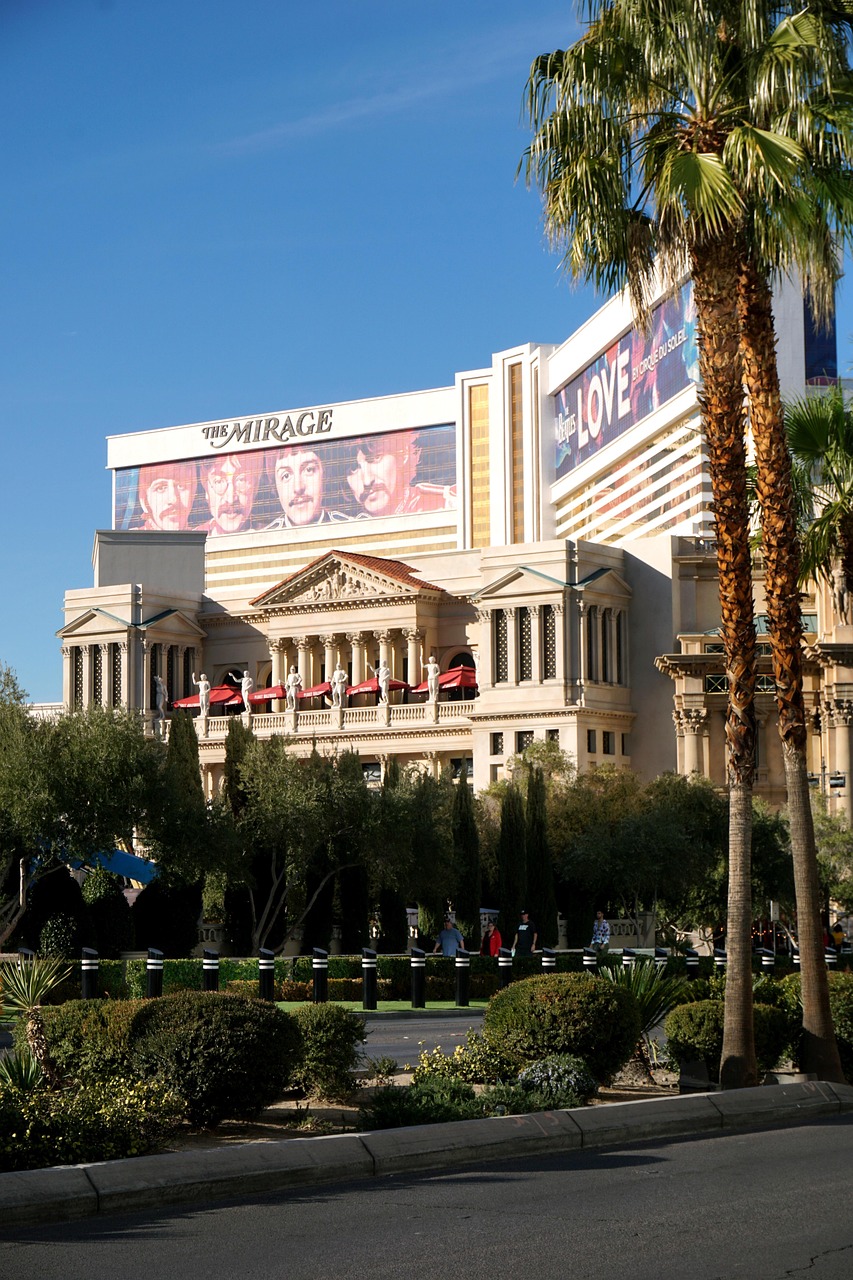 Las Vegas heat wave continues with highs in the 90s