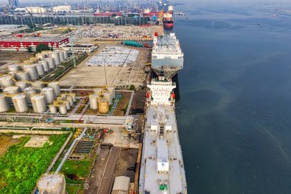 Trump mulls seizing Iranian island oil terminal as diplomatic talks continue
