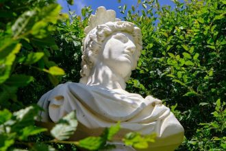 5 Leaders Who Built Empires - and Crashed Them