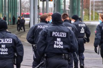 10 Disguises Criminals Used to Evade Authorities - Some Actually Worked