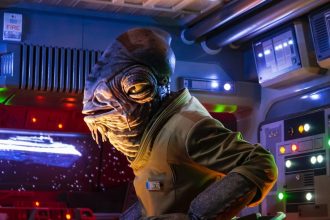 When 20 Background Extras Accidentally Stole the Scene