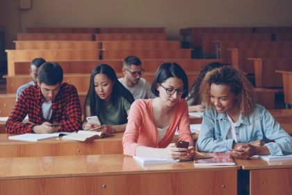 LETTER: Cellphones a problem in schools