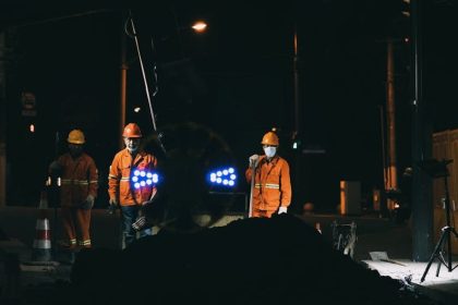 The 'Local vs. Tourist' Brain: How Living in Vegas Rewires Your Social Boundaries