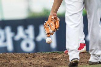 Why Dodgers pitcher Edwin Díaz might return sooner than expected after elbow surgery
