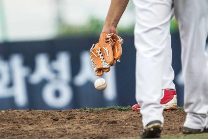 Why Dodgers pitcher Edwin Díaz might return sooner than expected after elbow surgery