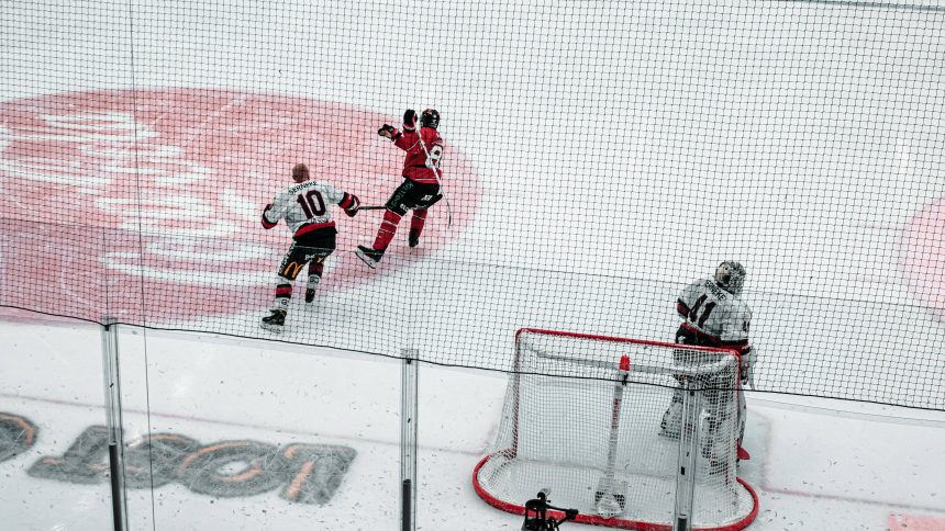 Howden's short-handed goal gives Golden Knights 5-4 double-OT win over Mammoth and 3-2 series lead