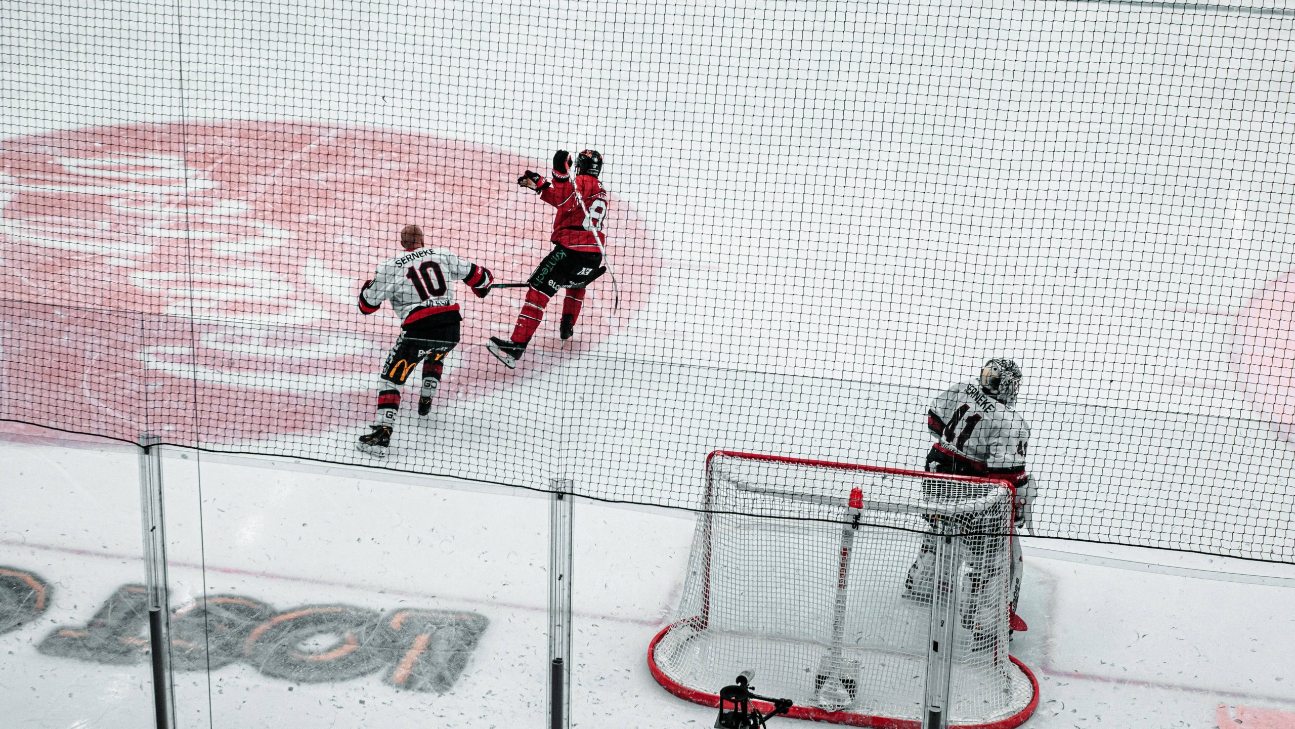 Howden's short-handed goal gives Golden Knights 5-4 double-OT win over Mammoth and 3-2 series lead