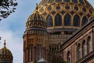 Attack on Jewish man outside Los Angeles synagogue investigated as hate crime