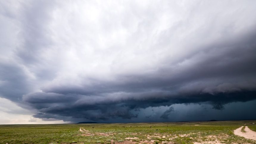 Shelf cloud from earlier today in Goodland, KS