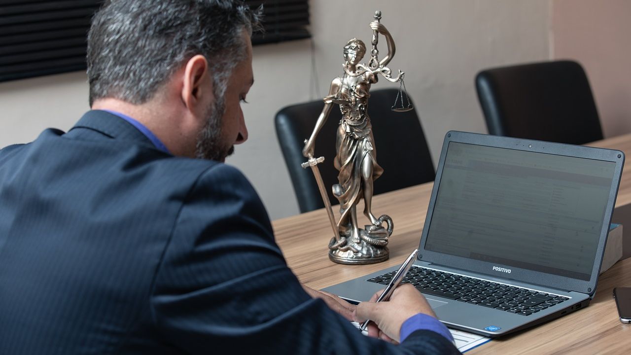 Bizee vs. LegalZoom: Which Is Right for Your Business?