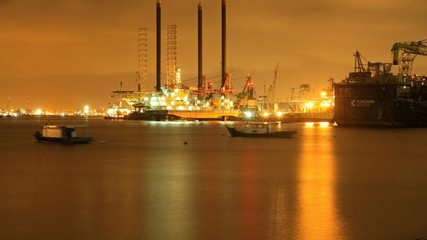 Oil briefly touches $126, its highest price in four years