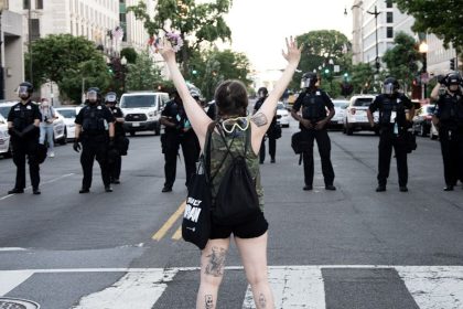 Confrontation between officers and alleged shooter at D.C. gala lasted 7 seconds