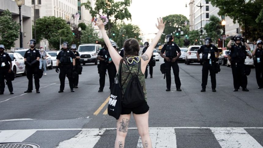 Confrontation between officers and alleged shooter at D.C. gala lasted 7 seconds