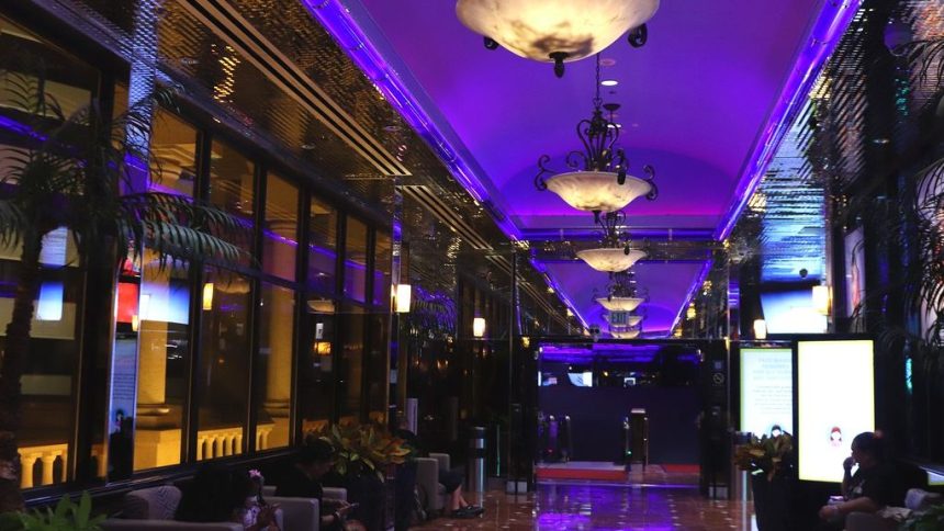 Nudge Theory in the Wild: How Las Vegas Uses Small Cues to Direct Behavior