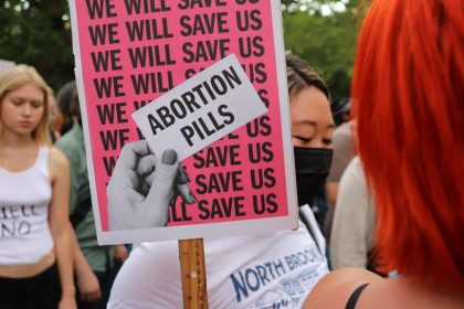 Supreme Court Temporarily Restores Access to Abortion Pill by Mail