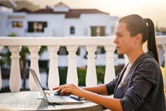 3 Ways to Supplement Your Income While Living Abroad