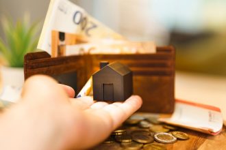 May Mortgage Outlook: Rates Stable but Braced for Shocks