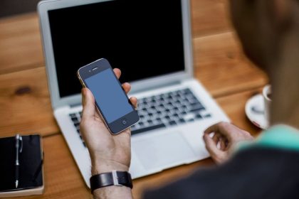 Digital Overload: The Psychological Cost of a 24/7 Connected City