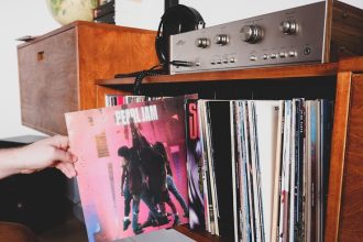 10 Bands That Were Hated by Critics - Now Considered Legends